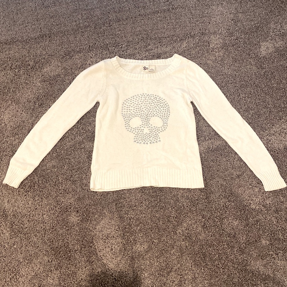 SO white skull sweater